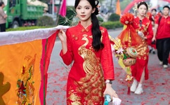 茜ハ摘マレ染メラレル